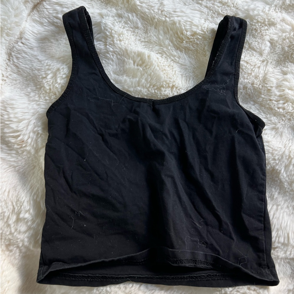 black tank top (cropped)